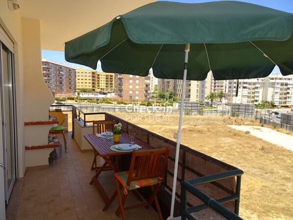 Apartment for 8 people in Armação de Pêra, close to the beach