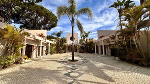 Villa in Quarteira for 14 people with a pool