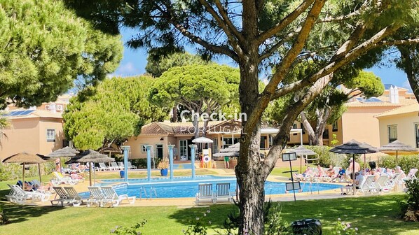 Apartment for 4 people in Albufeira with pool access
