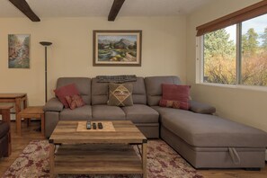 SWP Hi Country Haus 1803 living room