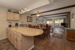 SWP Hi Country Haus 1803 open floor plan