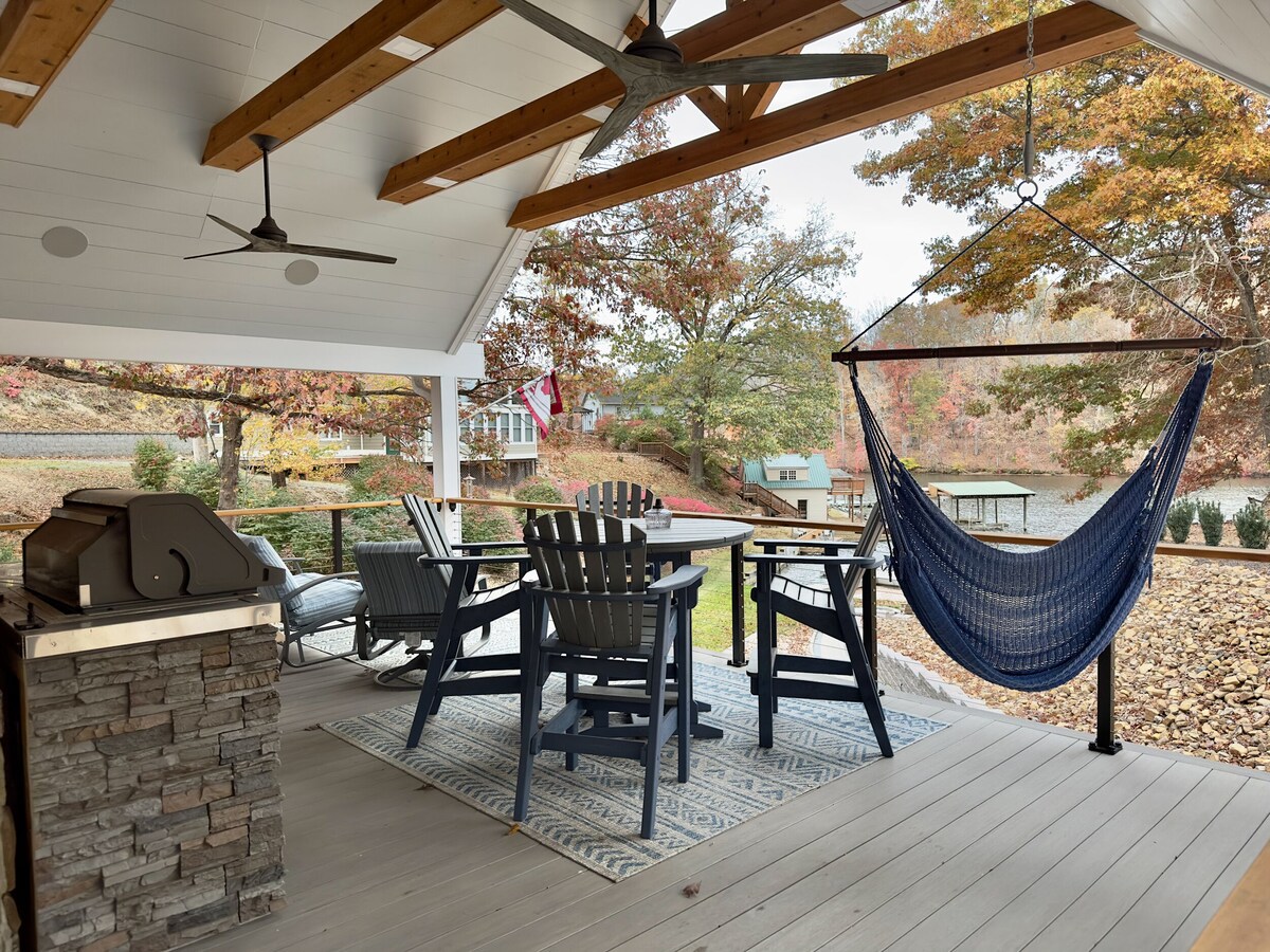 Renovated lake house on Claytor Lake with water access and boat dock