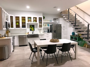 Open kichen and dining area