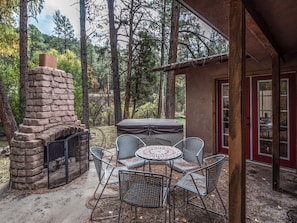 Outdoor Dining + Private Hot Tub