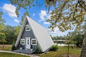 The Rural Retreat is an adorable A-frame on a small lake. The serene setting and beautiful views will immediately put your mind and soul at peace. It's an escape from the stress of everyday and is an experience you will talk about for years to come.