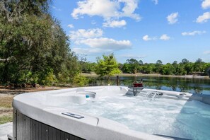 Relax at the Rural Retreat! Unwind in the hot tub surrounded by nature. Perfect getaway to rejuvenate and soak up tranquility while letting your stress melt away. Stargazing is an absolute must in this beautiful setting.