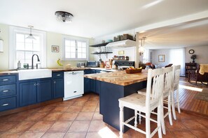 Fully-stocked eat-in kitchen w/heated floors, farmhouse sink, french door fridge