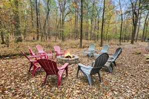 Experience a classic campfire evening, complete with a charming circle of chairs and a crackling fire.