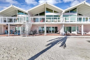 3 bed, 3 bath oceanfront vacation house in key largo with beach access