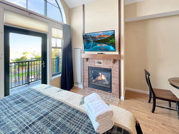 This studio is above all studios with its high ceilings, deck and views of the mountains and Vernon Valley