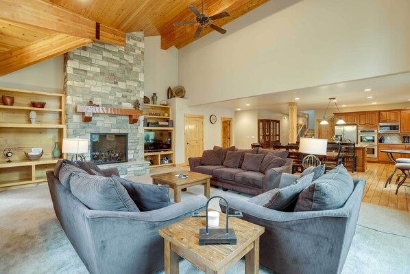 Sunriver Vacation Rental | 5BR | 4 Full BA | 4 Half BA | Steps Required to Enter