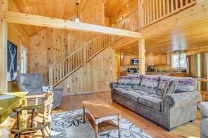 Living Room | Free WiFi | Smart TV w/ Cable | Gas Fireplace | Queen Sleeper Sofa