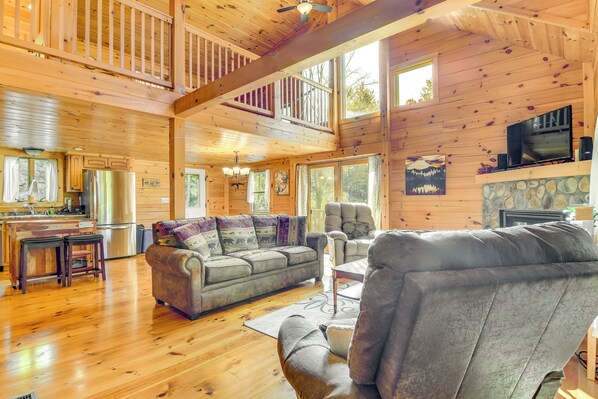 Franconia Vacation Rental | 3BR | 2.5BA | 1,600 Sq Ft | Access Only By Stairs