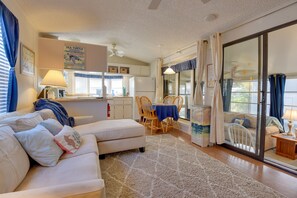 Living Room | Single-Story Cottage