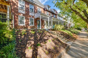 1-Story Townhome | In-Unit Laundry | 1 Mi to Maymont Estate