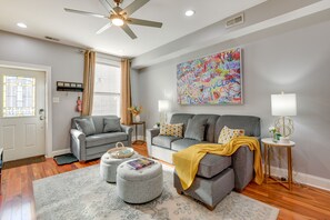Living Room | Flat-Screen Cable TV | Electric Fireplace | Central A/C & Heat