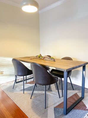 Dinning room table 