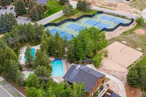 Experience Park City, Utah: scenic beauty, outdoor adventures at the Clubhouse, pool, spa, tennis, & volleyball courts!