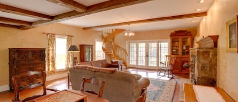 New Lebanon Vacation Rental | 5BR | 5BA | 3,600 Sq Ft | Stairs Required