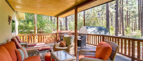 Pinetop Vacation Rental | 3BR | 2.5BA | 1,250 Sq Ft | Steps Required to Enter