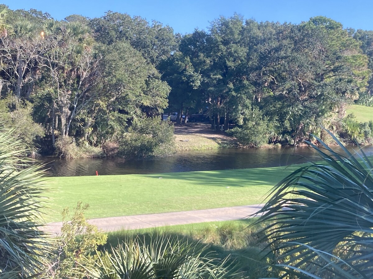 3 BR, 2 BA Spinnaker Beach House! Close to Beach Club! Golf Course Views! Dog (2) Friendly!