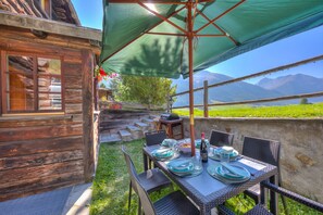 Zona de comedor al aire libre