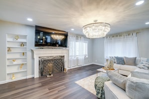 Living Room | Smart TV | Free WiFi | Central A/C
