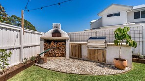 BBQ, pizza oven and fire pit