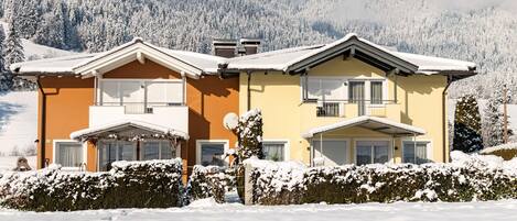 Außenseite Ferienhaus [Winter]