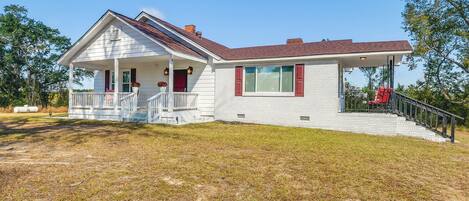 Tuskegee Vacation Rental | 2,000 Sq Ft | 4BR | 2BA | Steps to Enter