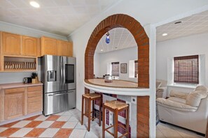 Breakfast bar within kitchen seats 4!