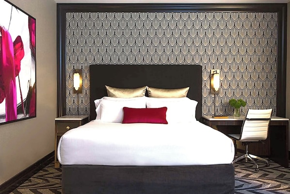 Bedroom with Queen bed