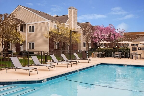 Outdoor Swimming pool