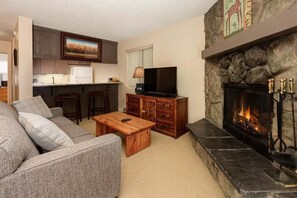 SWP Meadow Ridge 18-4 main living area