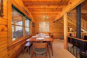SWP 980 Mulligan Mile dining area