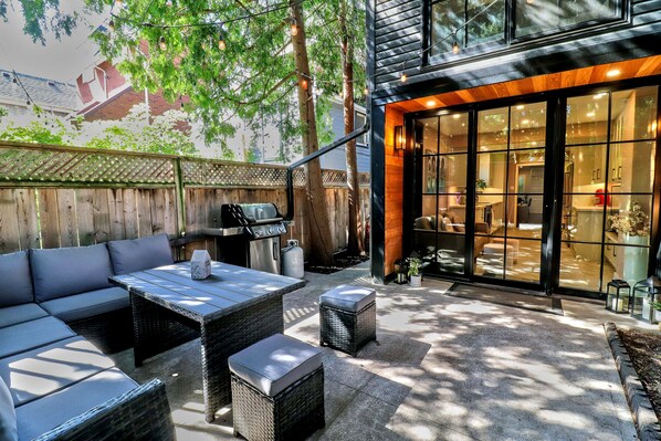 Backyard Oasis (1) with Full Dining/Furniture Set + BBQ + 1.5 Car Parking 3