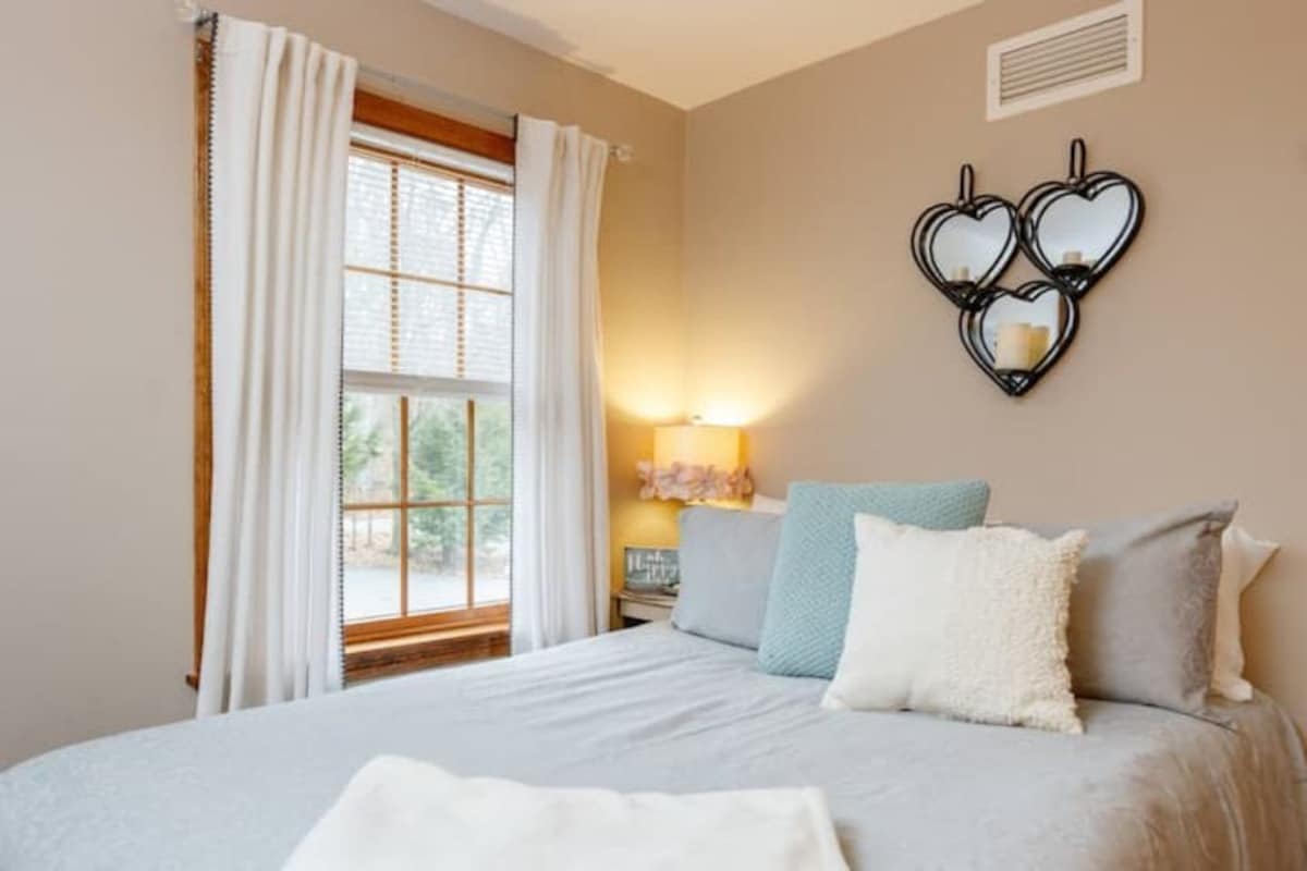 Cozy retreat nestled in the heart of New England. Perfect getaway!
