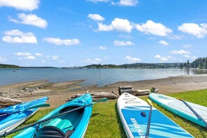 2 paddle boards, 2 single person kayaks and lifejackets are provided for guest use!