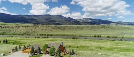 Beautiful 3 level Log Home within 300 feet of the Madison River