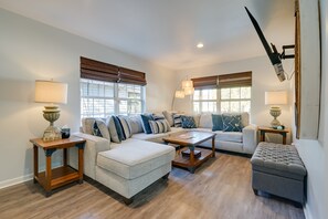 Living Room | Smart TV | Free WiFi | Central Heating