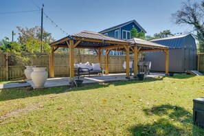 Backyard | Outdoor Dining Set