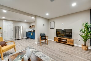 Living Room | Free WiFi | Smart TV | Central A/C