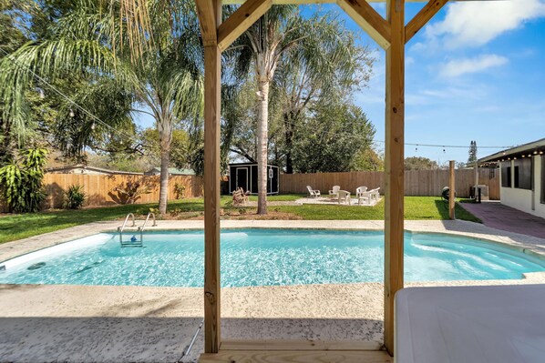 Free yourself from any stress in this beautiful private oasis!