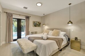 Bedroom # 1 - Comfy king size bed with its own bathroom