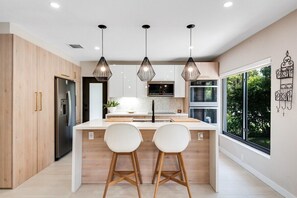 Kitchen island / breakfast bar available for extra seating.