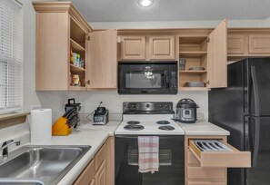 Fully equipped kitchen