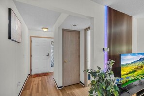Hallway/ entrance