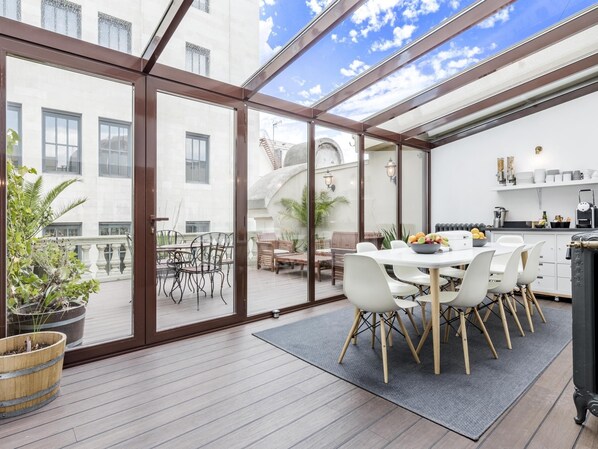 Outdoor dining