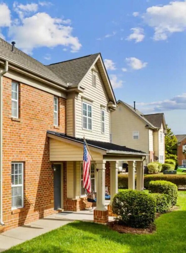 Near RTP, Central to UNC-Duke-NCSU, Sleeps 5, & Pool