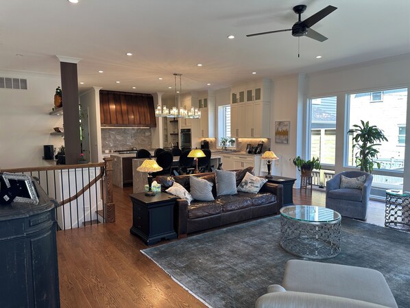 Family/Kitchen